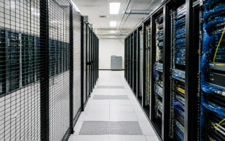 MLflow SSRF 실제 악용, AI 실험서버가 내부망 통로가 되지 않게 하려면 관련 16대9 보도사진형 대표 이미지